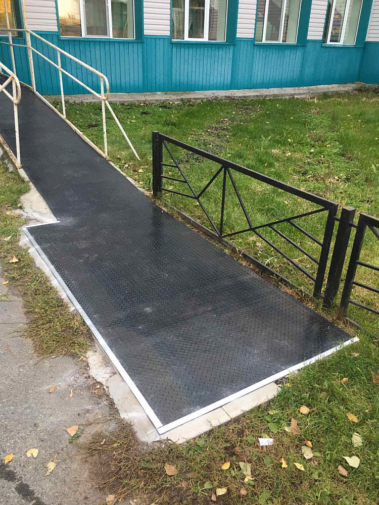 МАОУ Новотарманская СОШ (Противоскользящая дорожка)